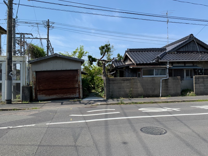 居能町二丁目　売地（古家付現況渡し）の外観