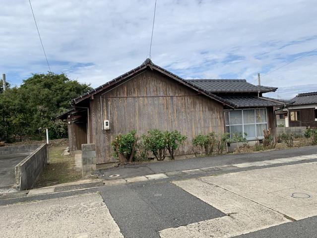 小野田　売地　古家付現況渡しの外観