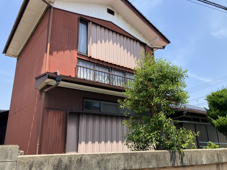 妻崎開作　売地　古家付現況渡し　角地の外観