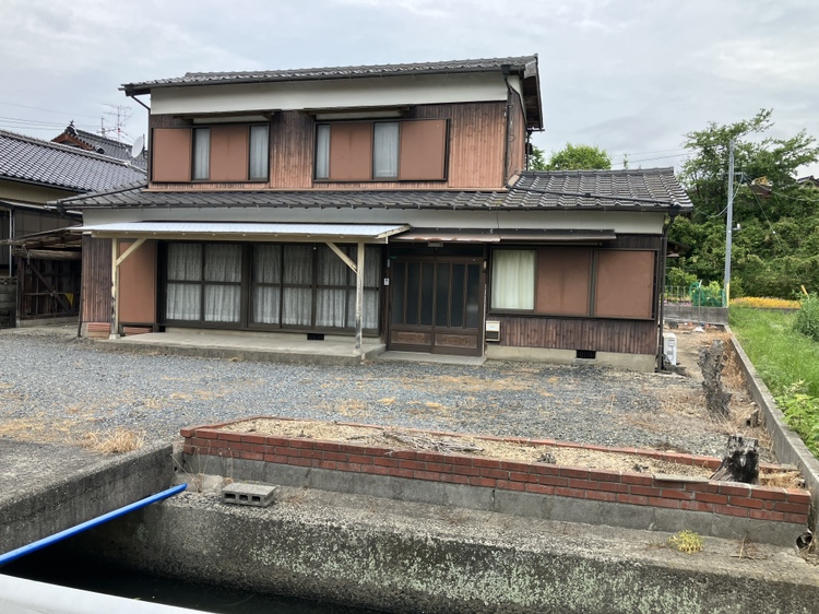 西宇部北二丁目　売地　古家付現況渡しの外観