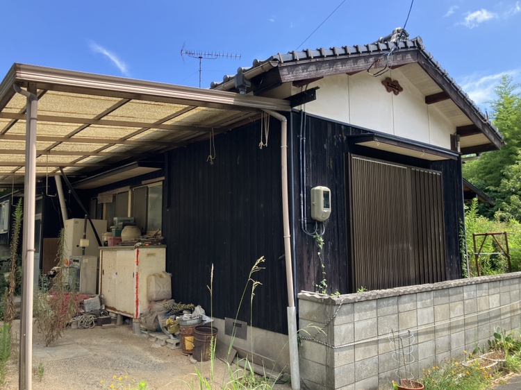 西宇部北六丁目　売地　古家付現況渡しの外観